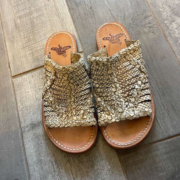 Willow Sandals SZ 6 - Picture 1 of 4